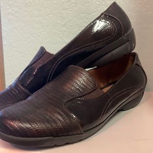 Like New Sz 8 1/2 Wide Life Stride shoes. Without box. Worn about 15 minutes.